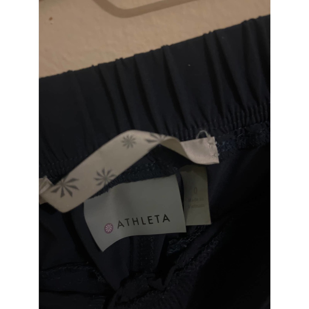 Athleta Women’s Cropped Joggers Black Zipper Front Pockets & Adjustable Length - Picture 3 of 4
